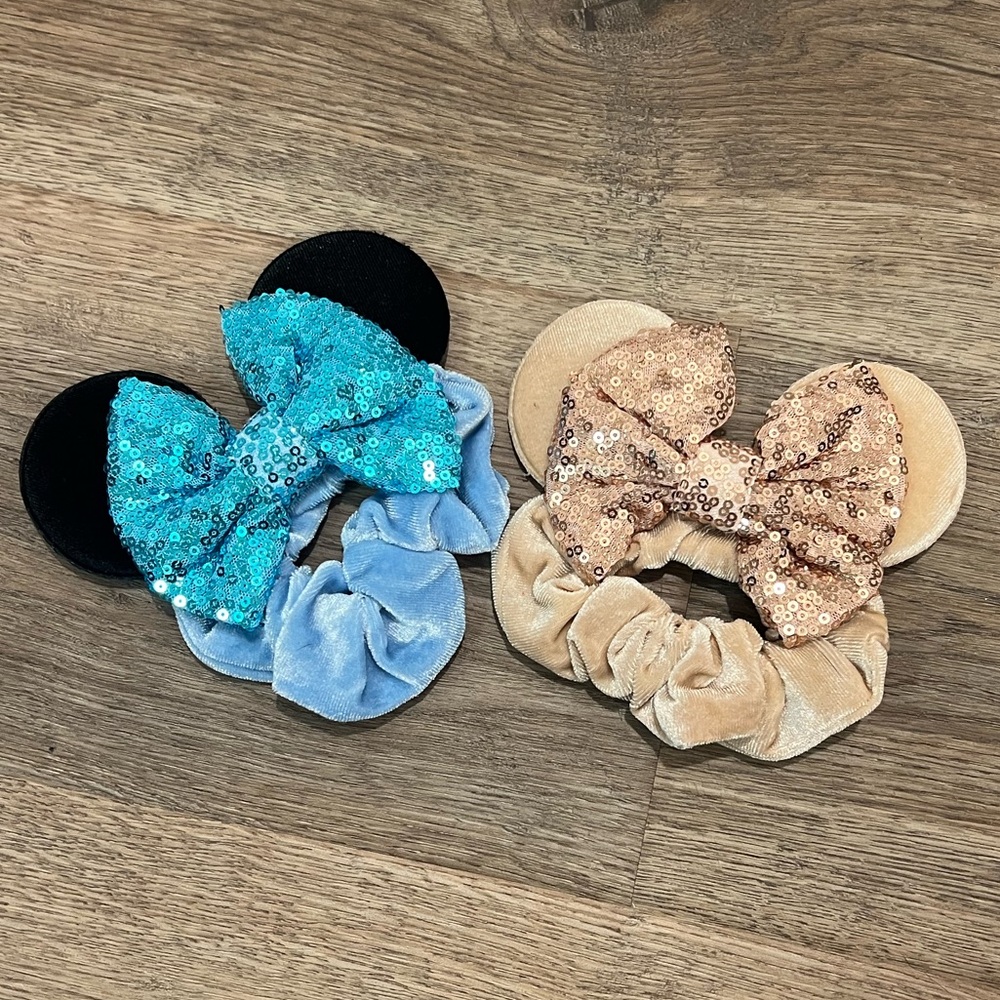 NWOT Minnie Ear scrunchies